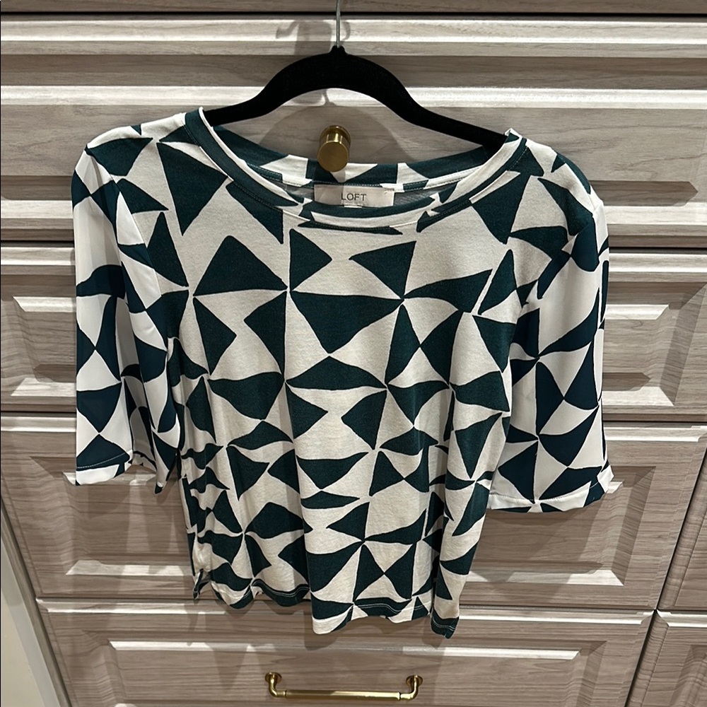 LOFT Geometric Green and White Women's Top